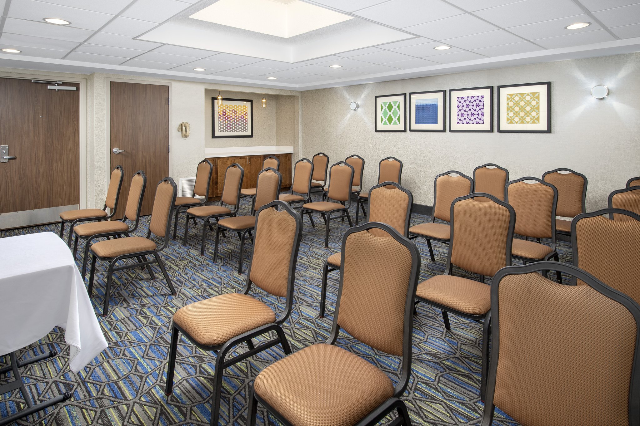  (Meeting room)