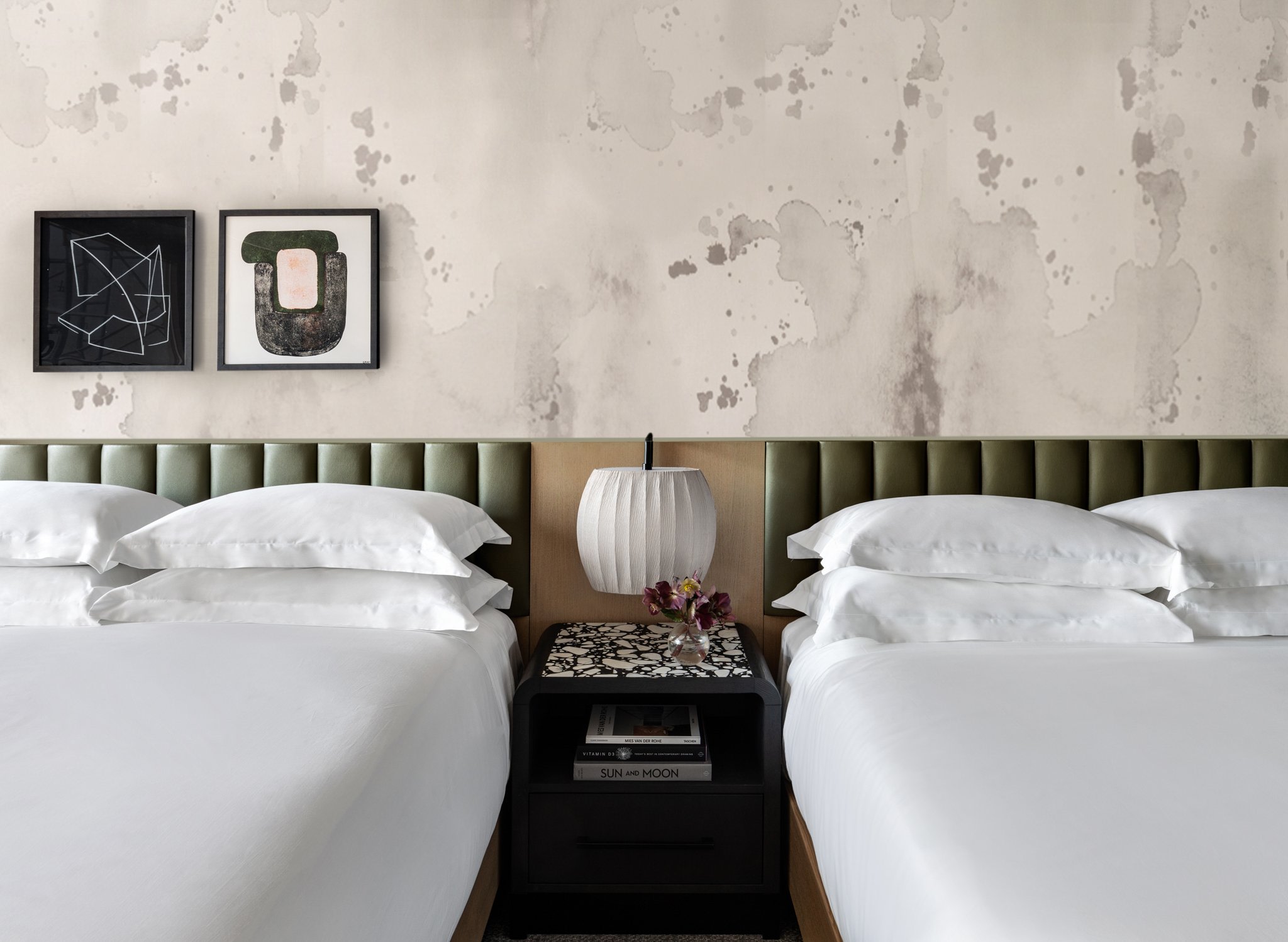  (Guest room)