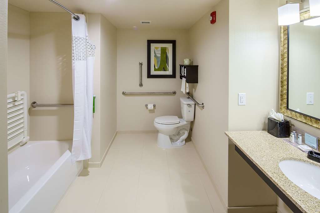  (Guest room)