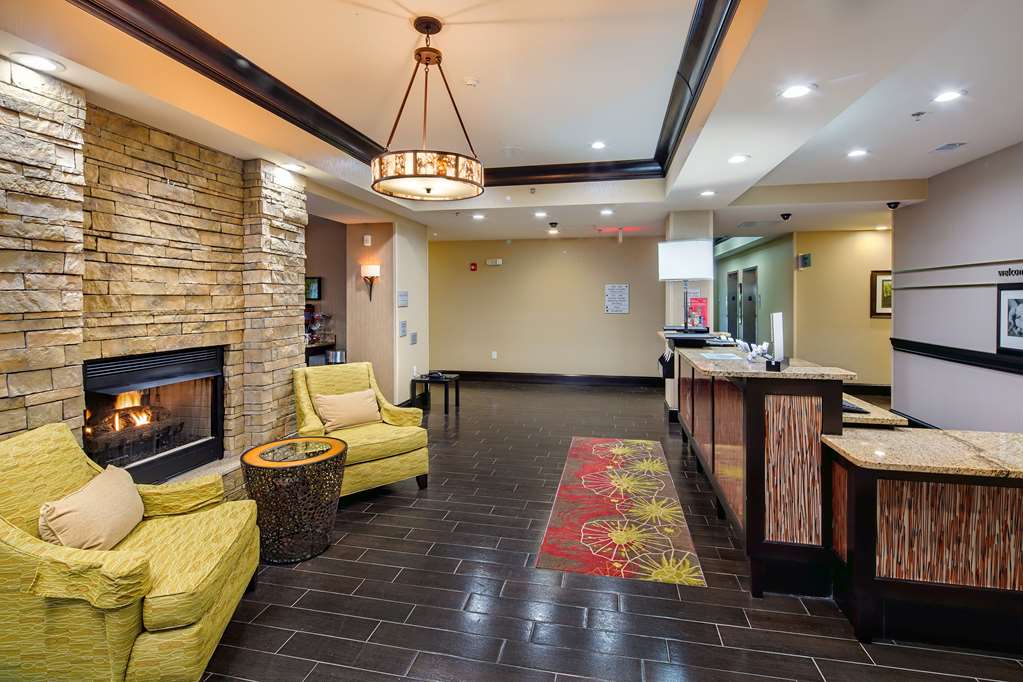  (Lobby view)
