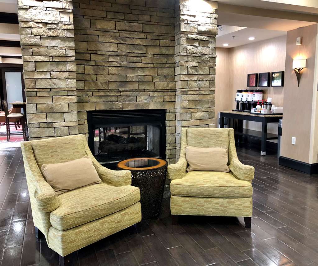  (Lobby view)