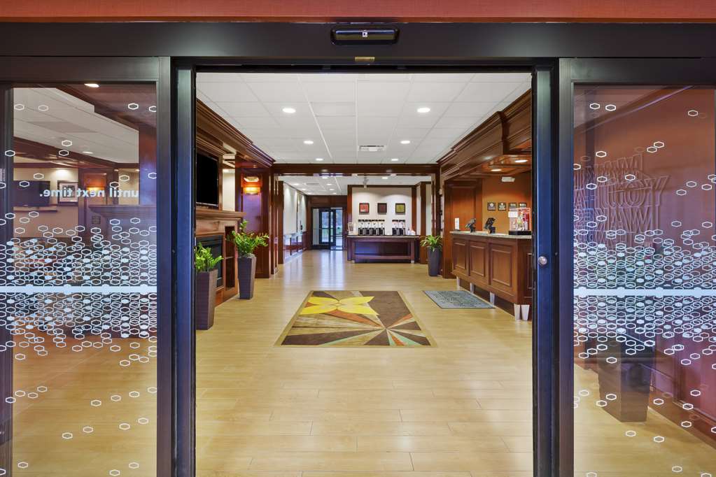  (Lobby view)