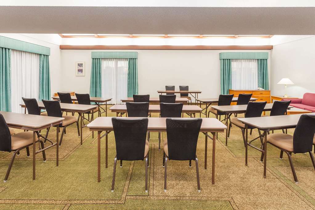  (Meeting room)