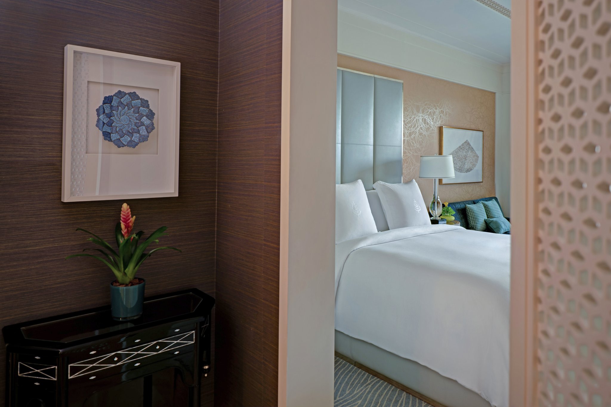 Deluxe City-View Room – King