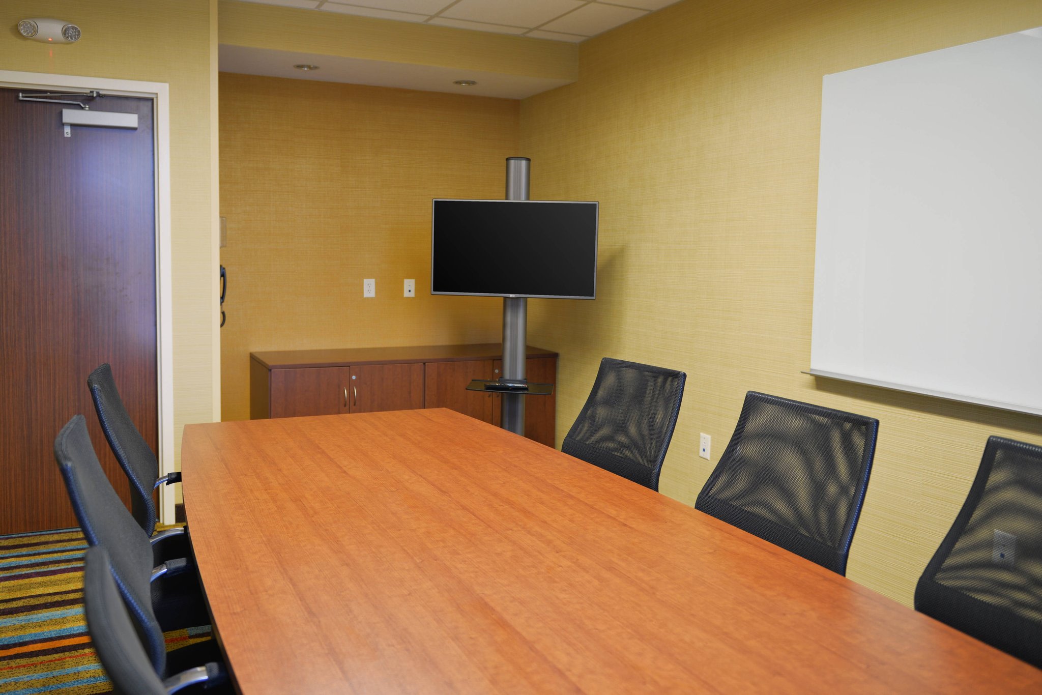  (Meeting room)