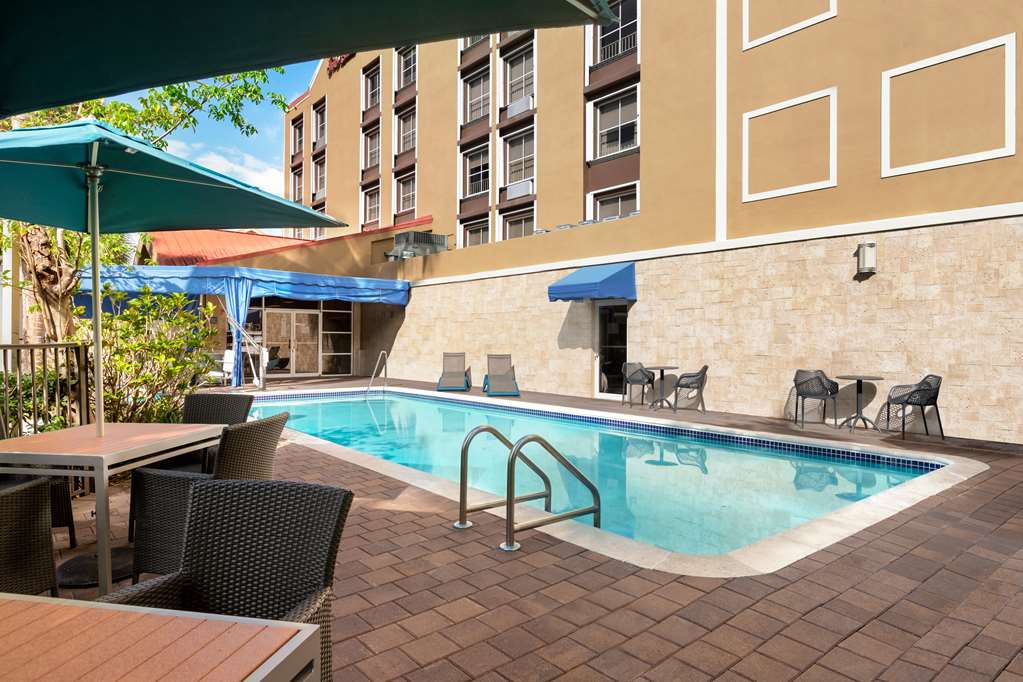  (Pool view)