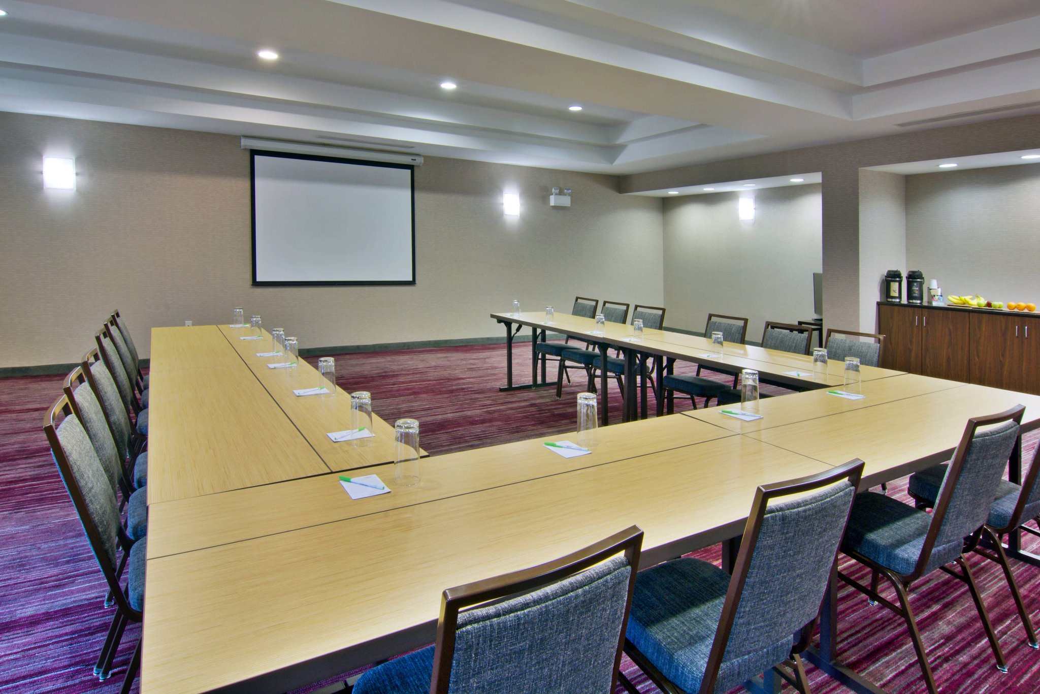  (Meeting room)