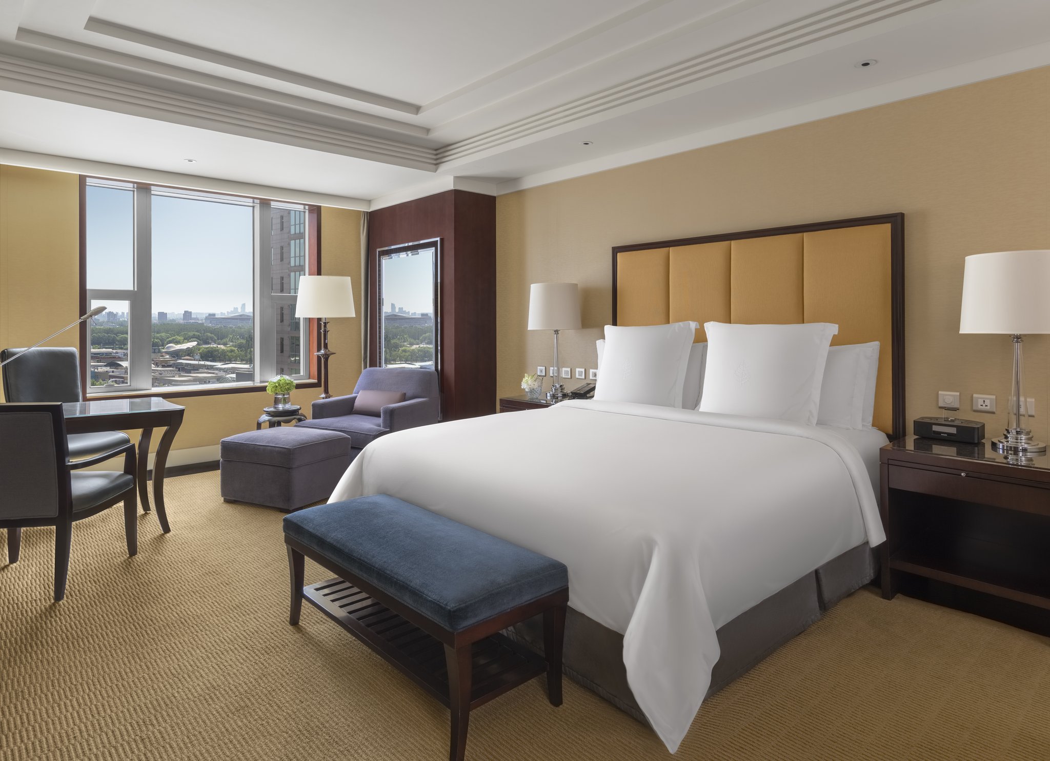 Deluxe Room City View – King
