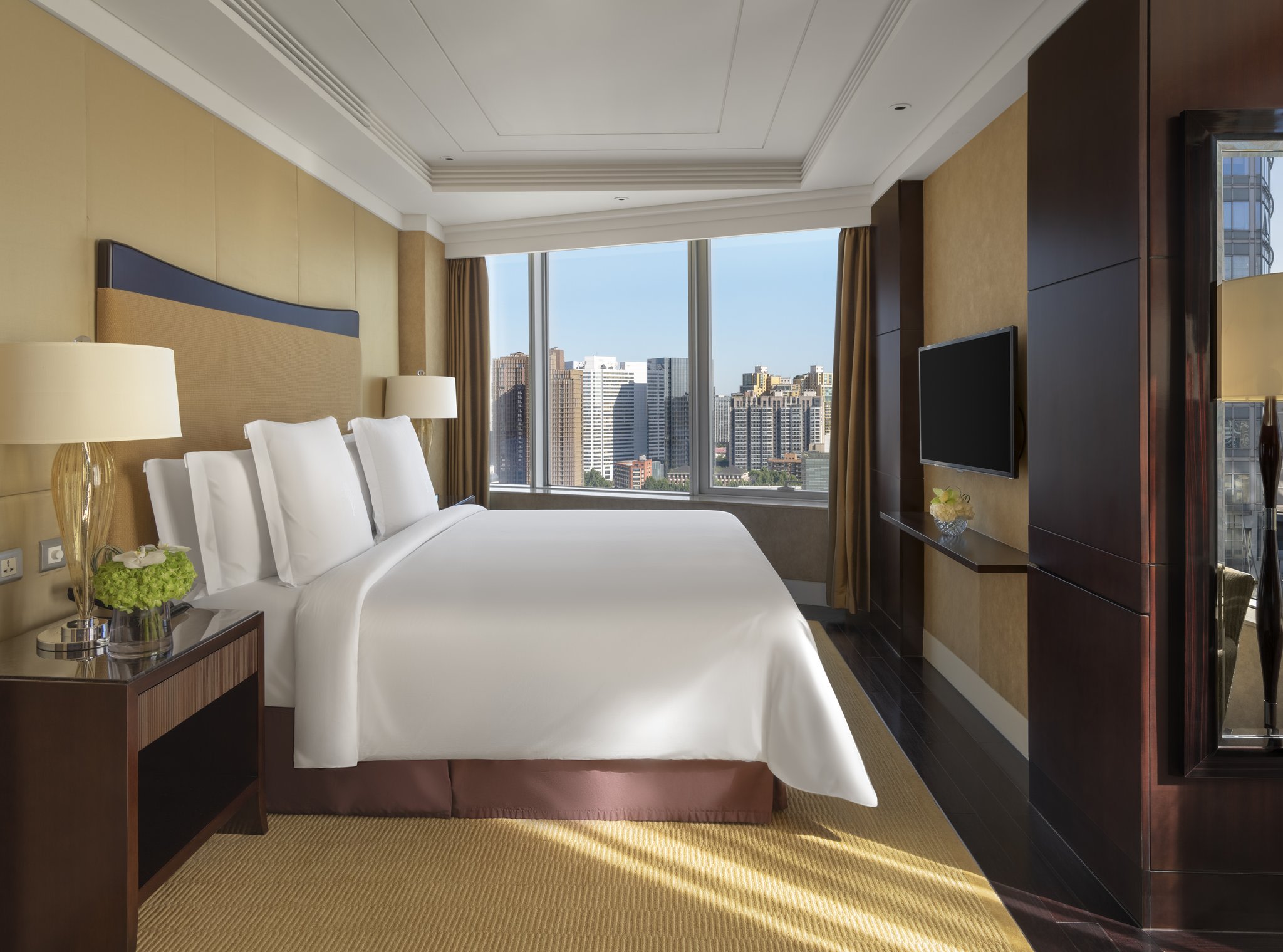 Ambassador Suite City View – King