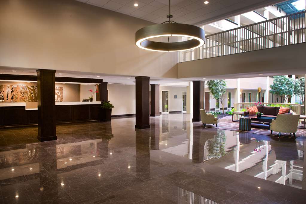  (Lobby view)