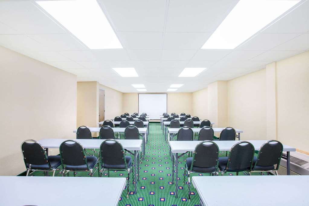  (Meeting room)