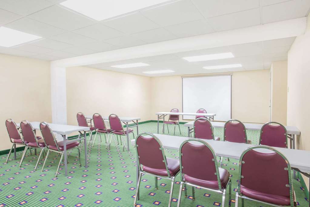  (Meeting room)