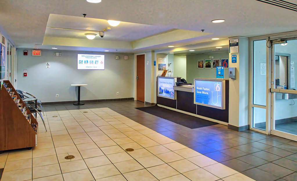  (Lobby view)