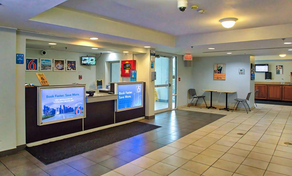  (Lobby view)