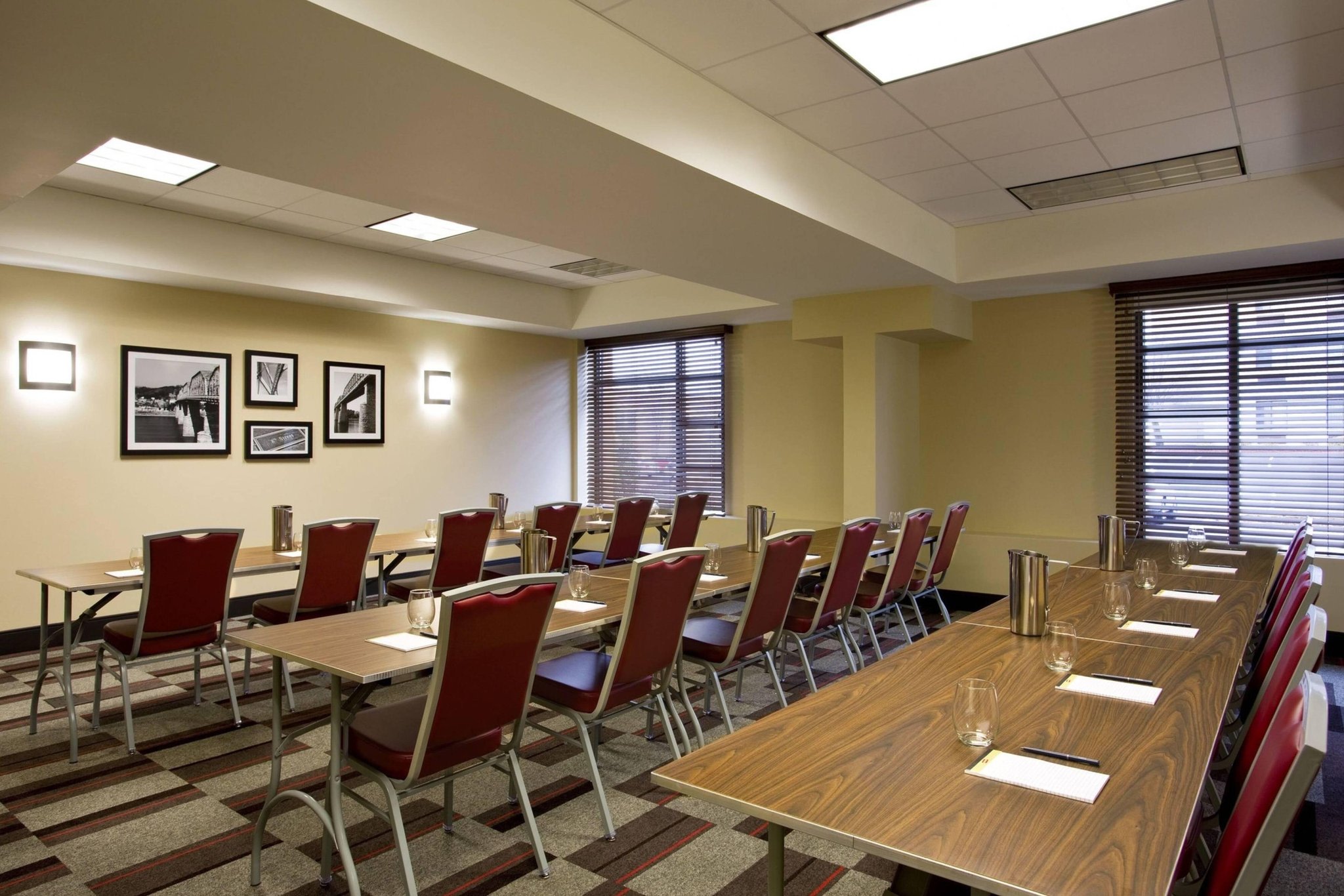  (Meeting room)