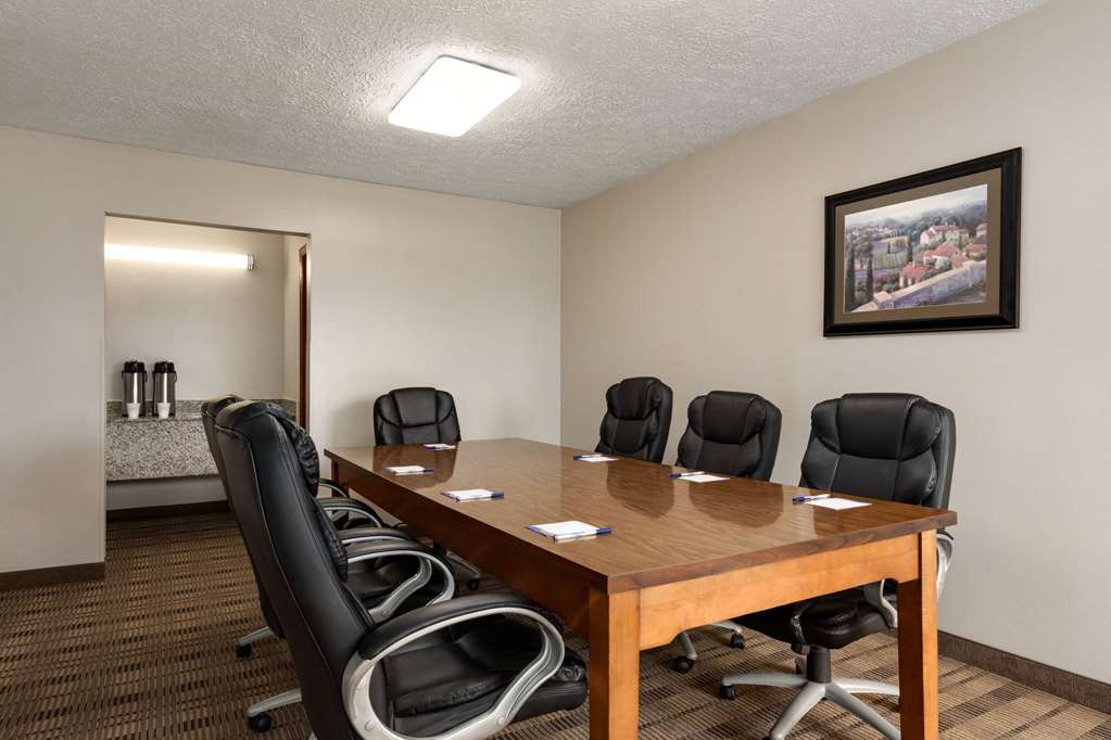  (Meeting room)