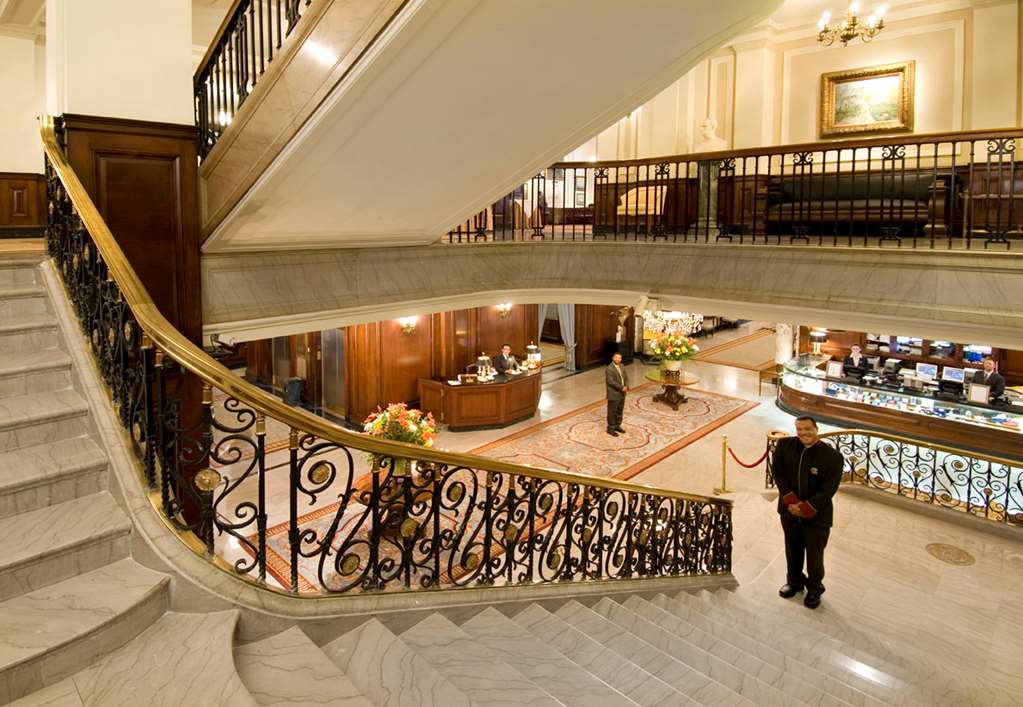  (Lobby view)