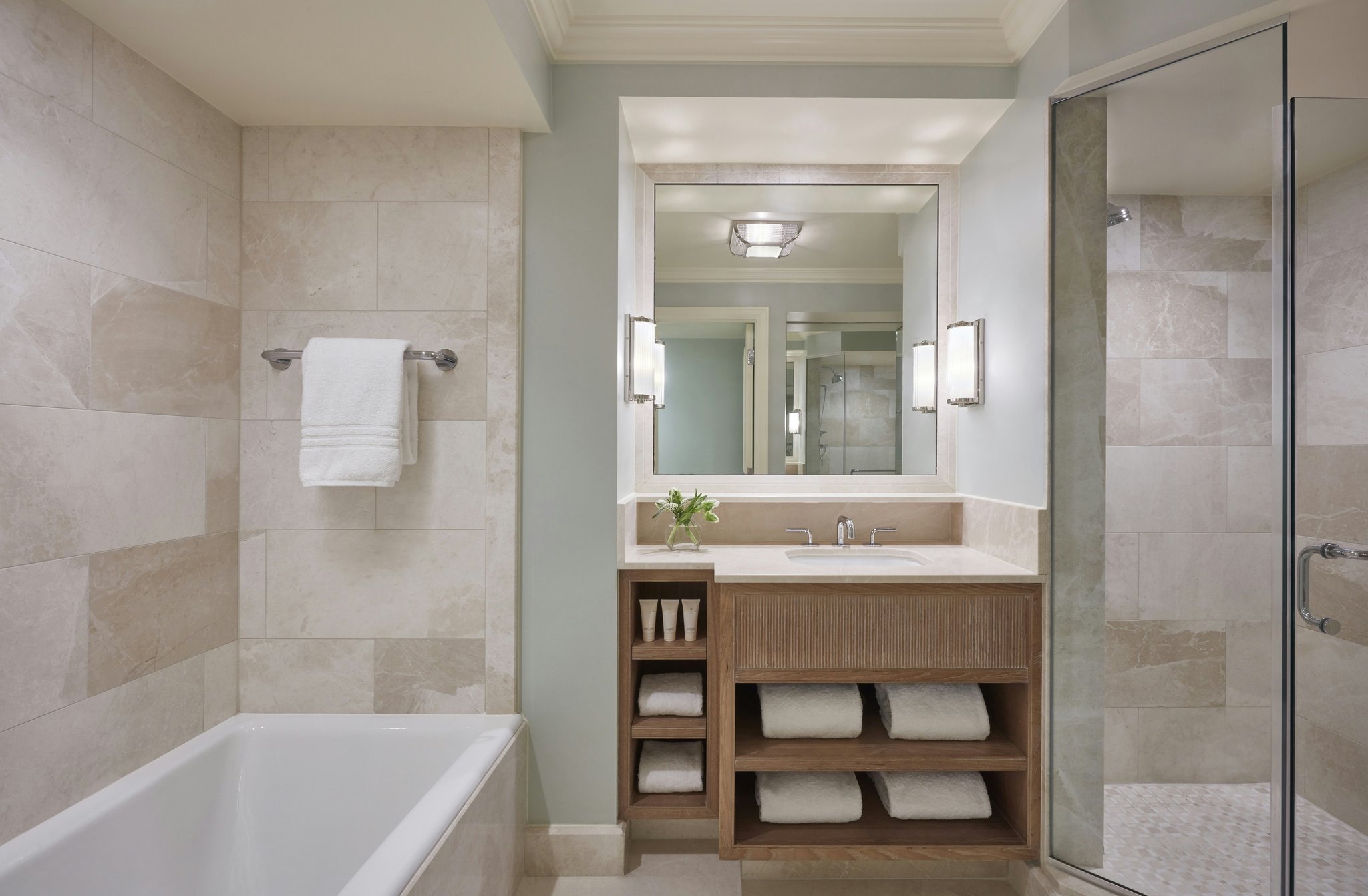 Palm-View Accessible Room – King
