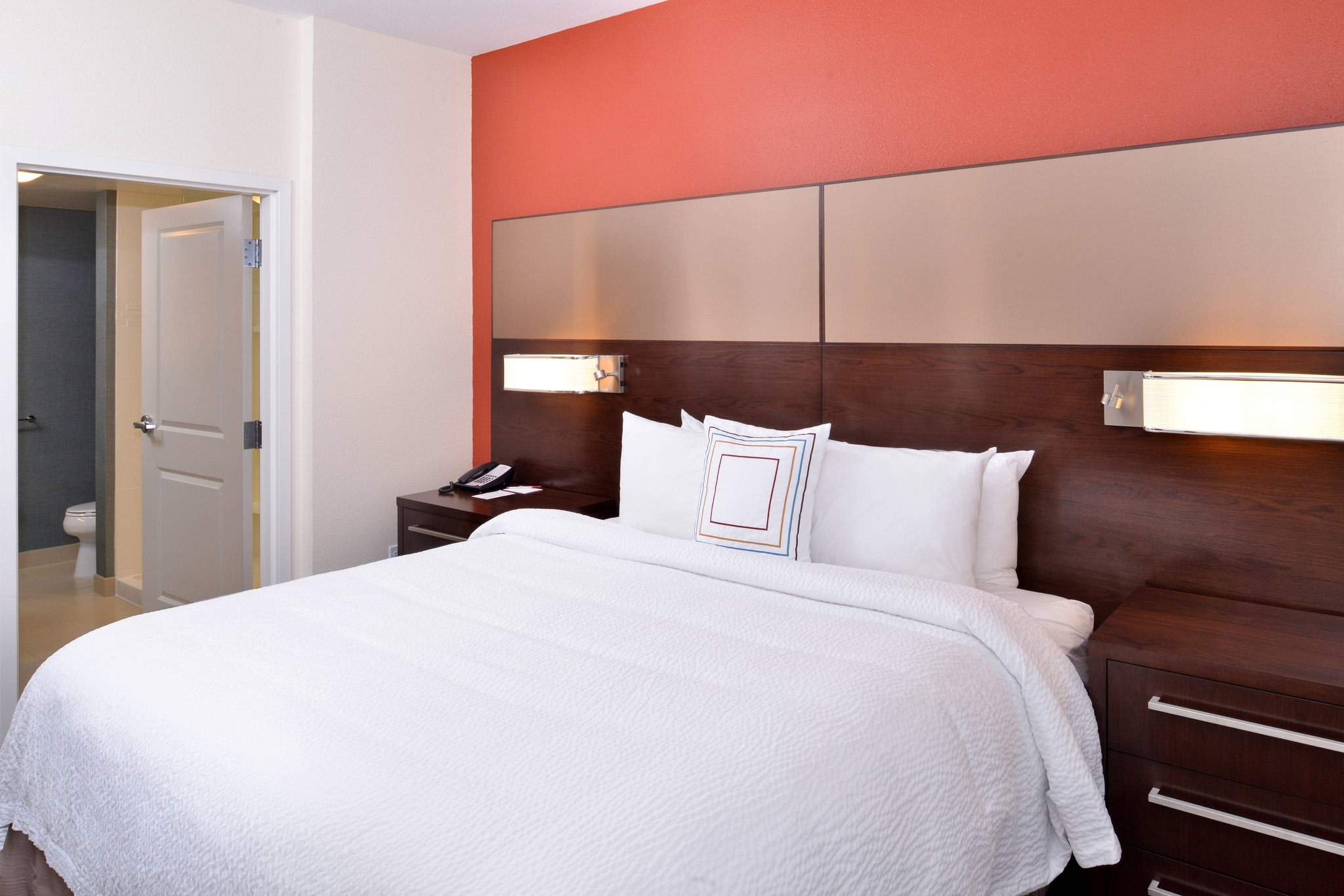 (Guest room)