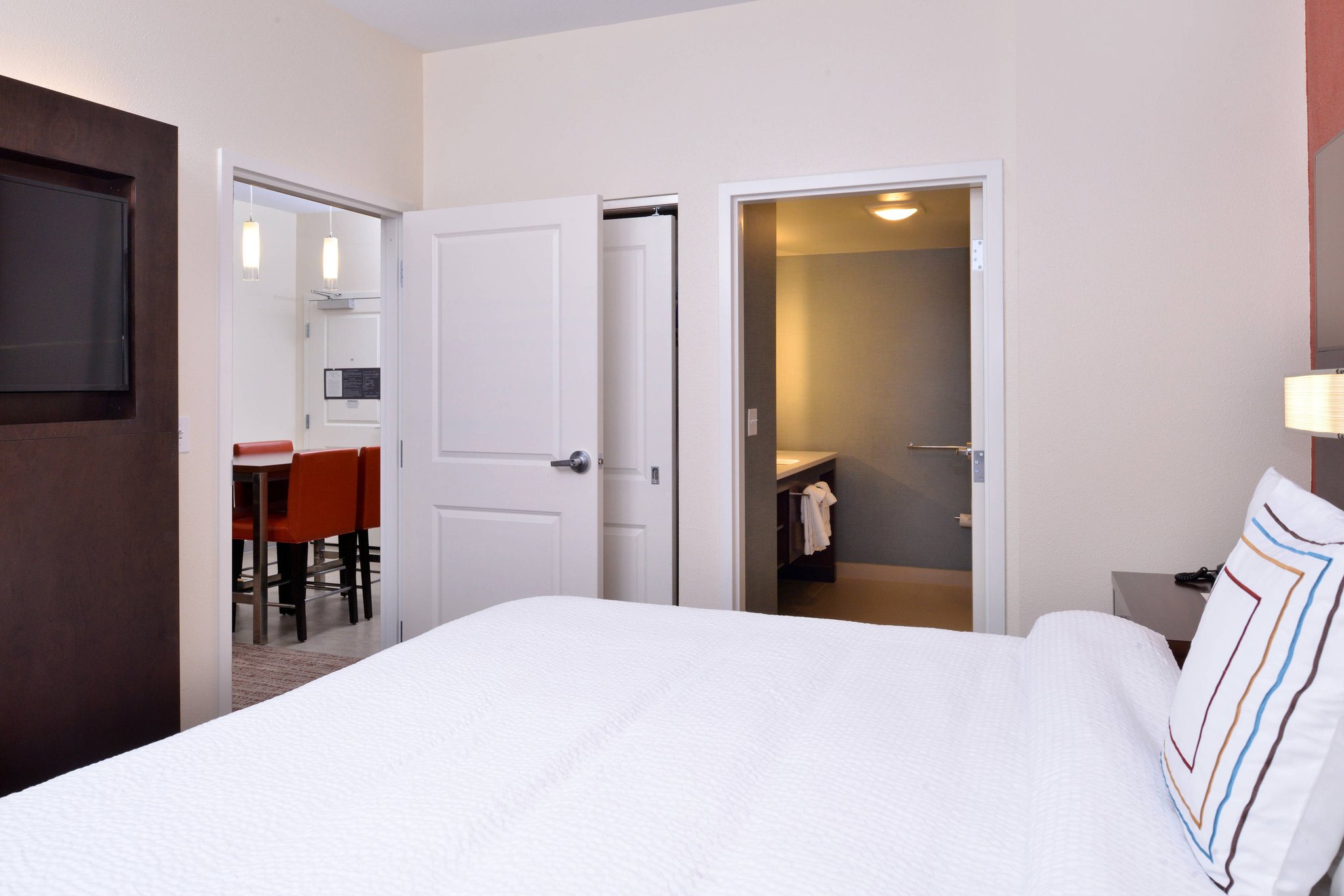  (Guest room)