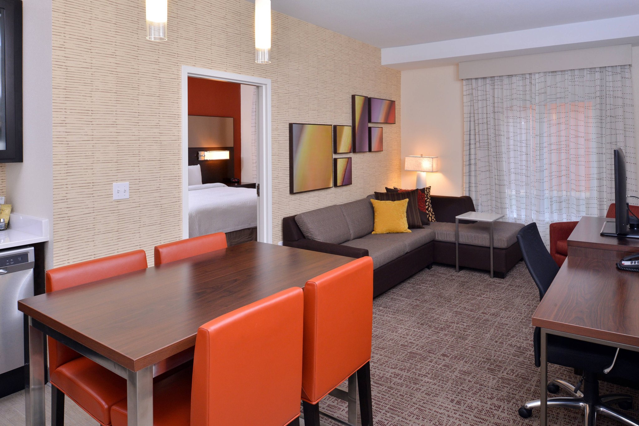  (Guest room)
