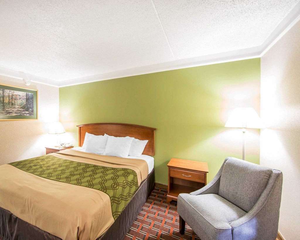  (Guest room)