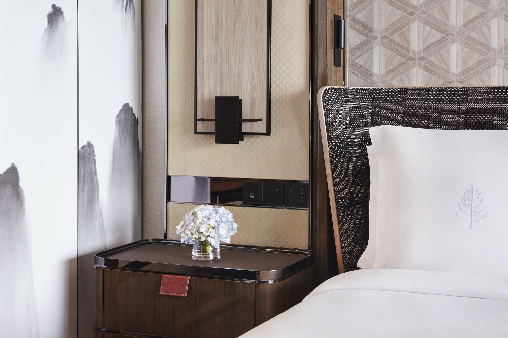 Deluxe Peak-View Room – Two Doubles