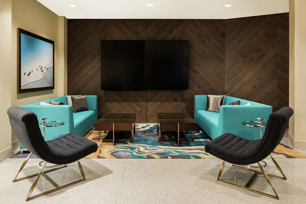  (Lobby view)