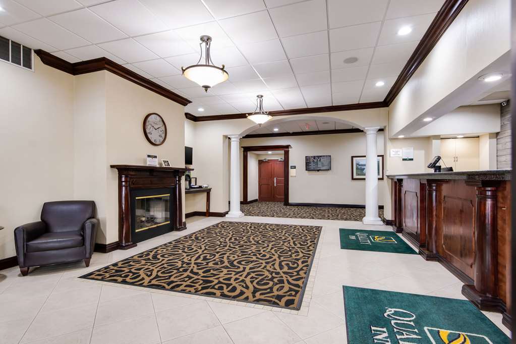  (Lobby view)