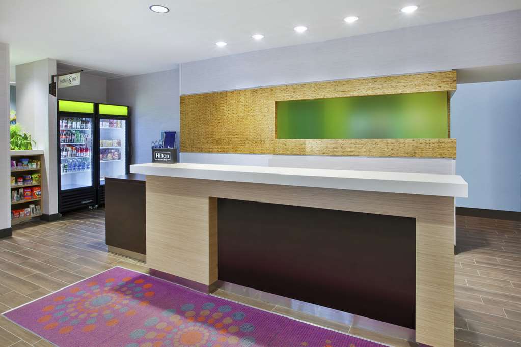  (Lobby view)