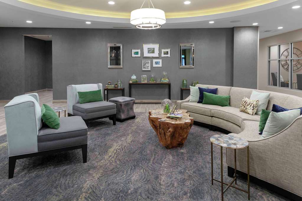  (Lobby view)