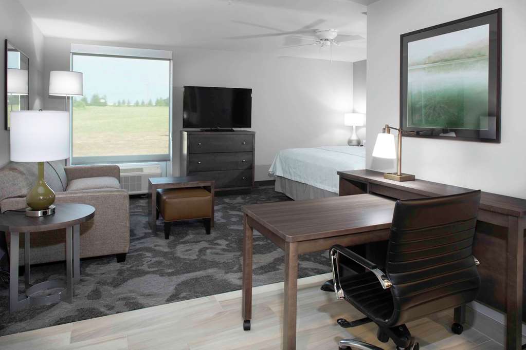  (Guest room)