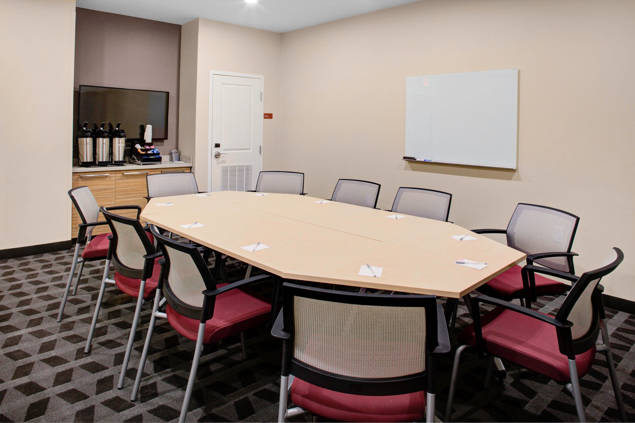  (Meeting room)