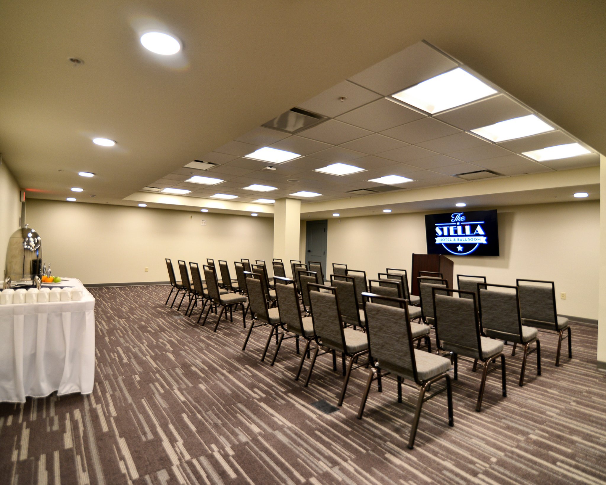  (Meeting room)