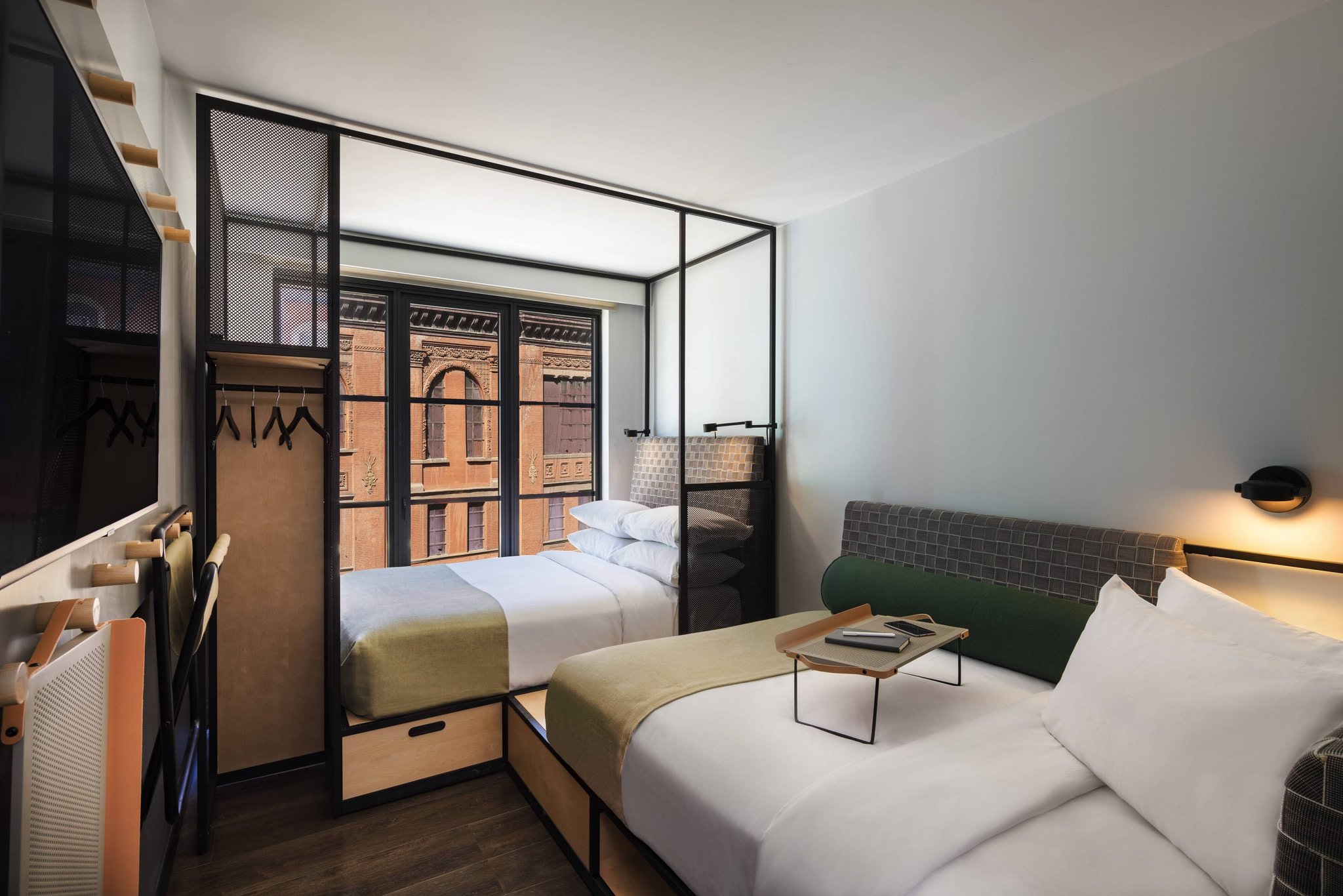  (Guest room)