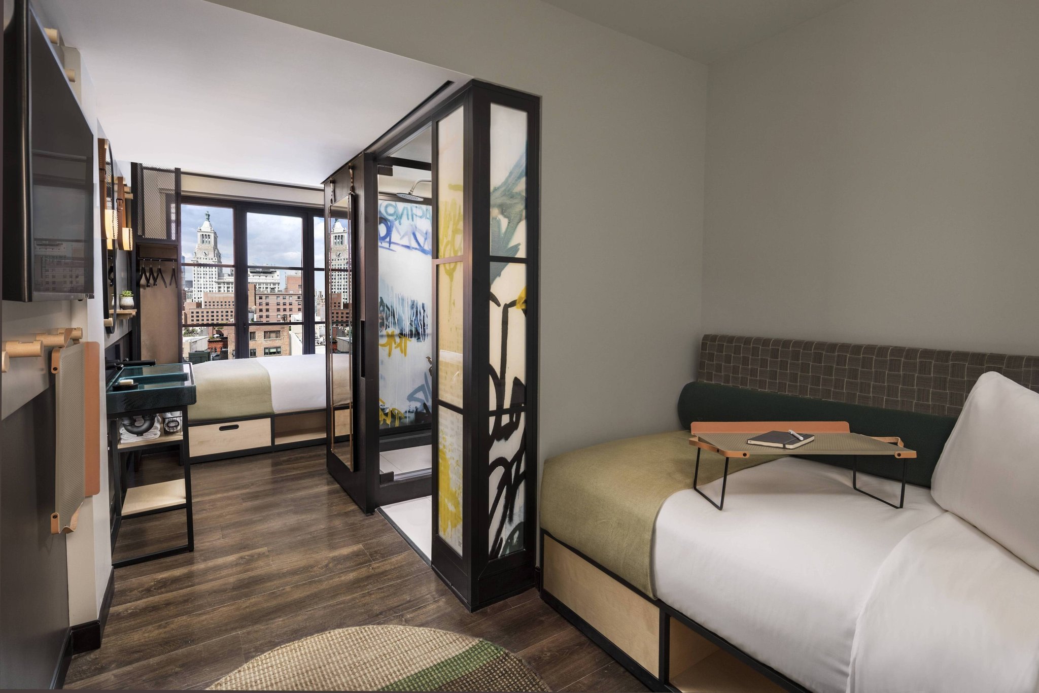  (Guest room)
