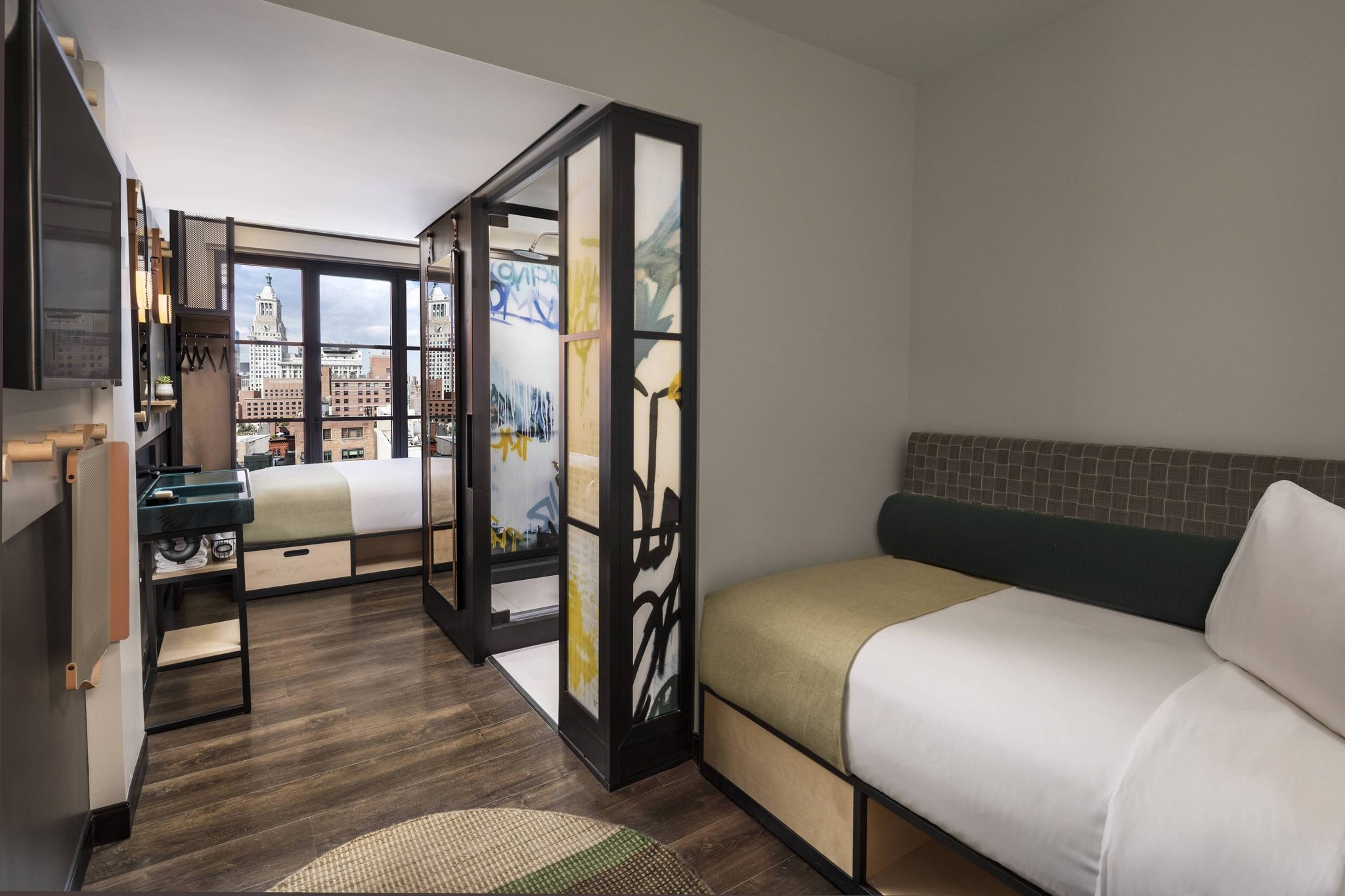  (Guest room)