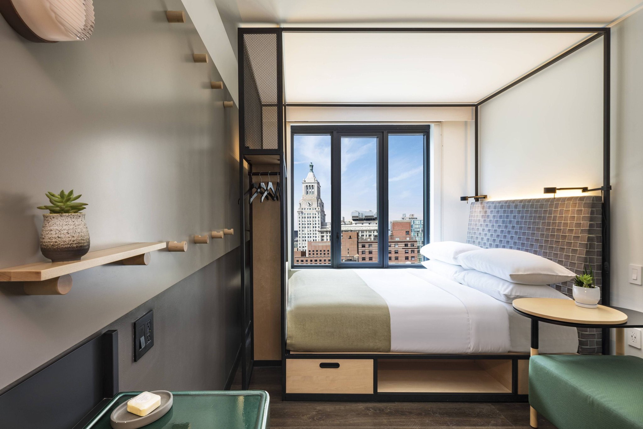  (Guest room)