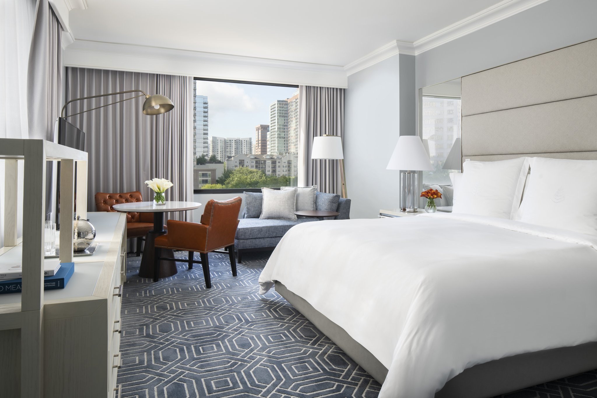 Premier City-View Room – King