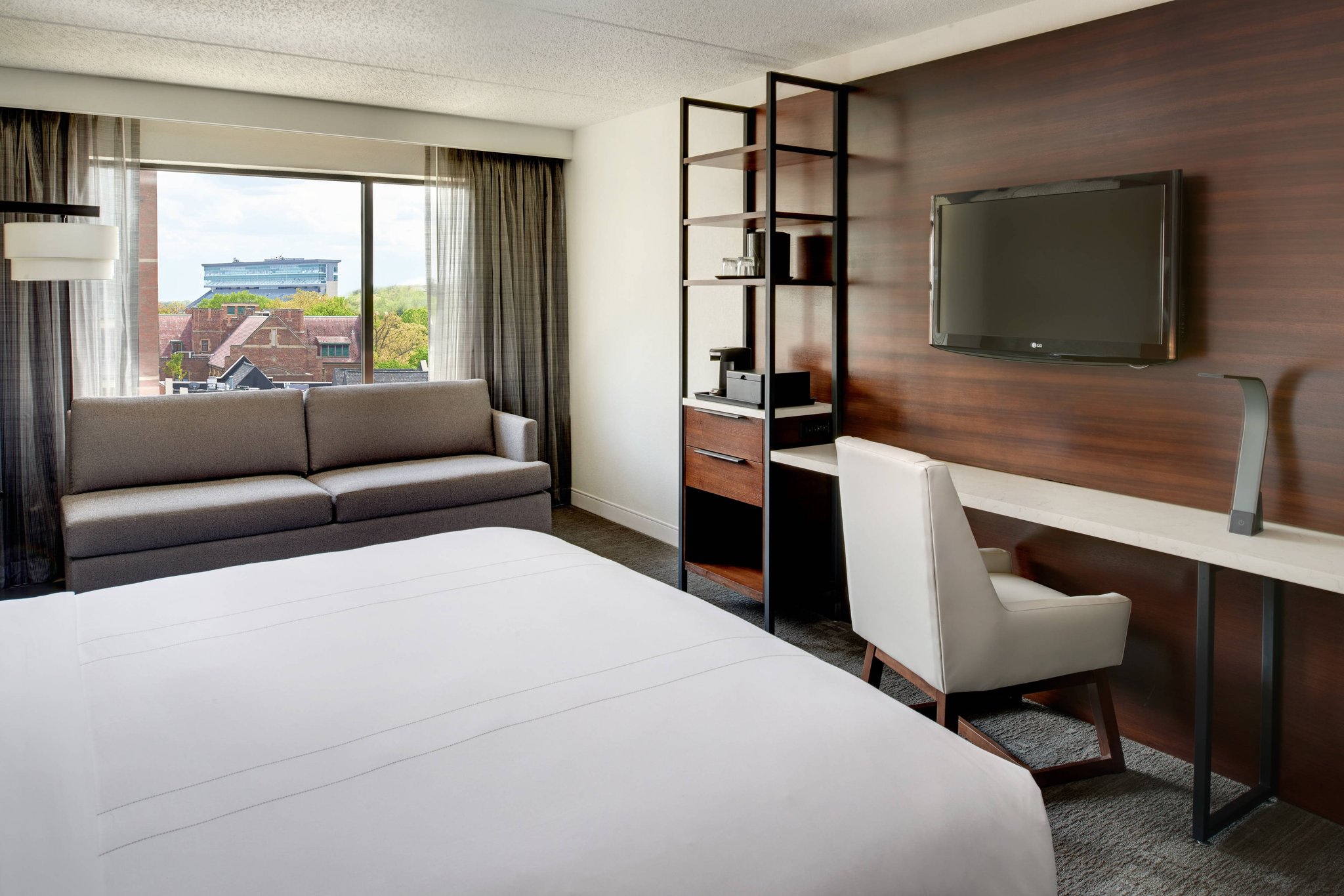  (Guest room)