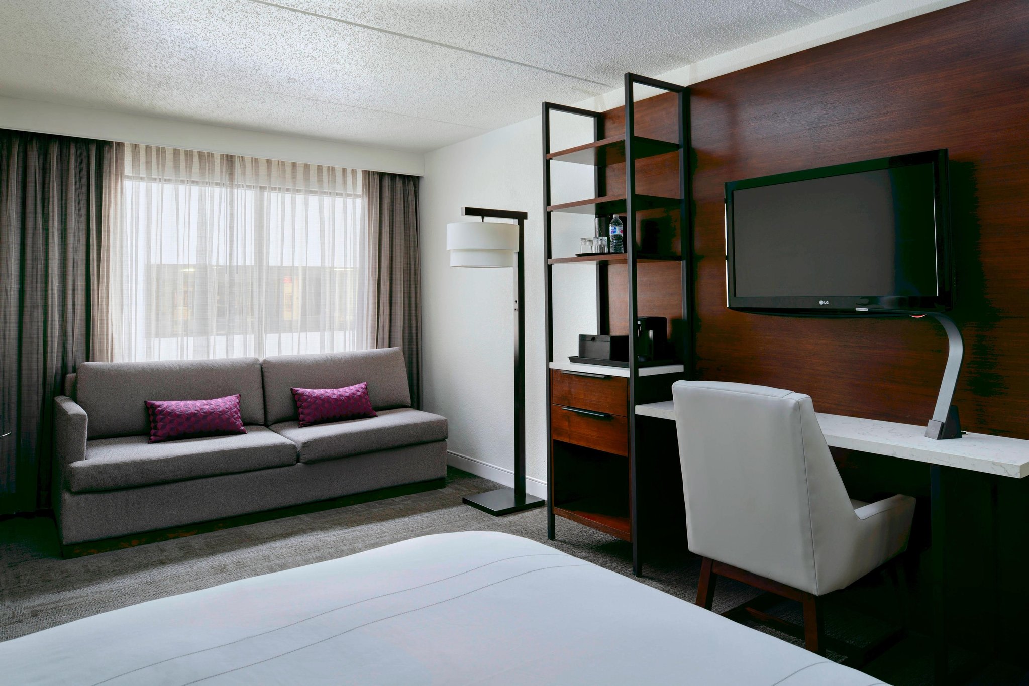  (Guest room)