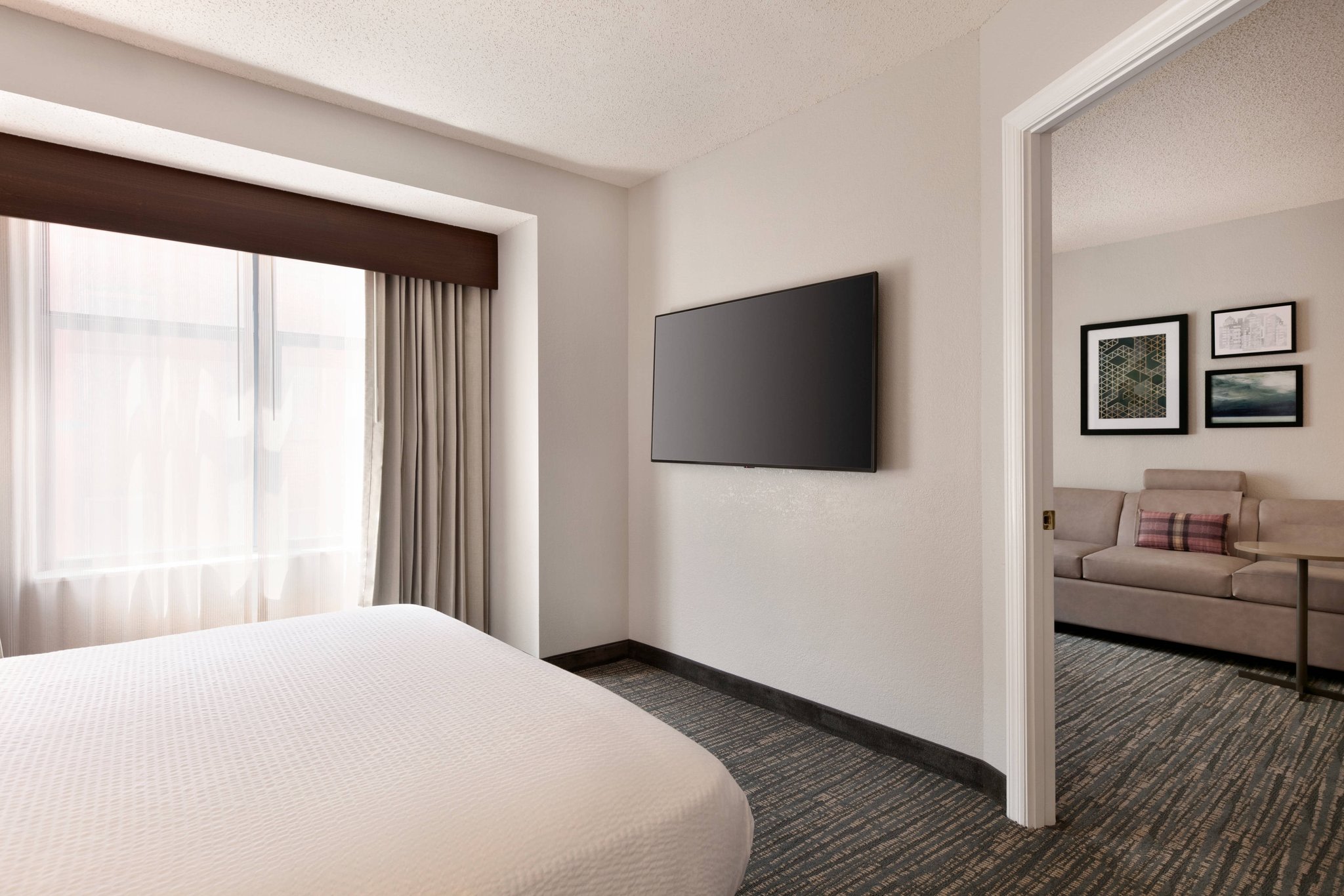  (Guest room)