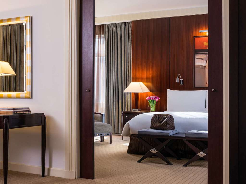  (Guest room)