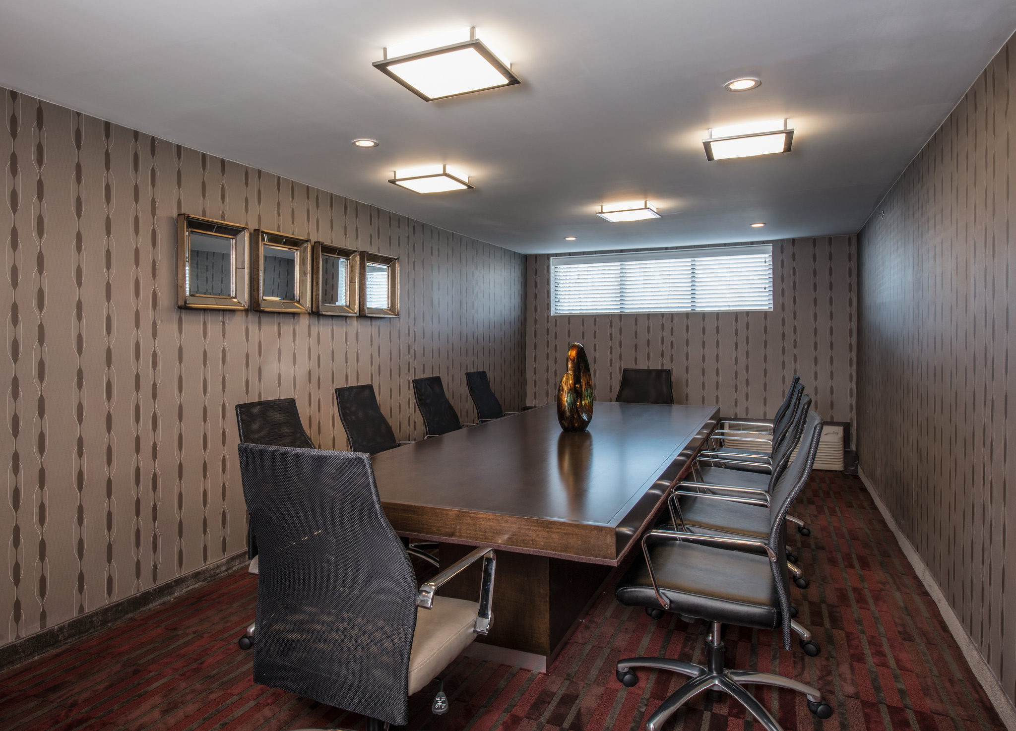  (Meeting room)