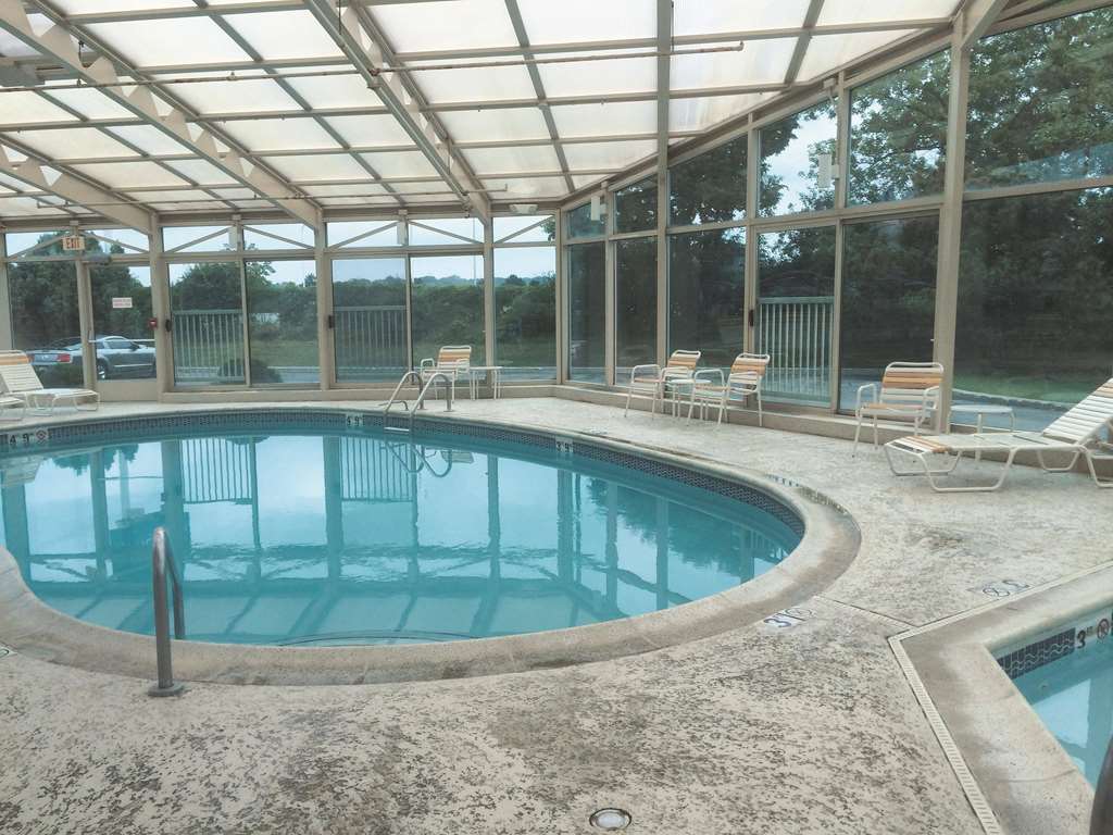  (Pool view)