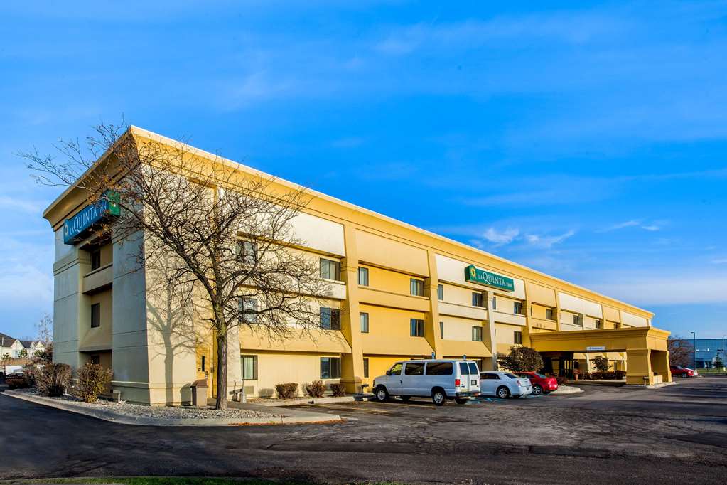  (Exterior view)