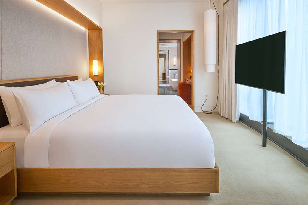  (Guest room)