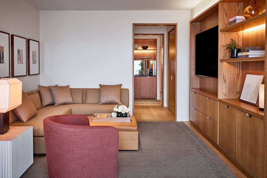  (Guest room)