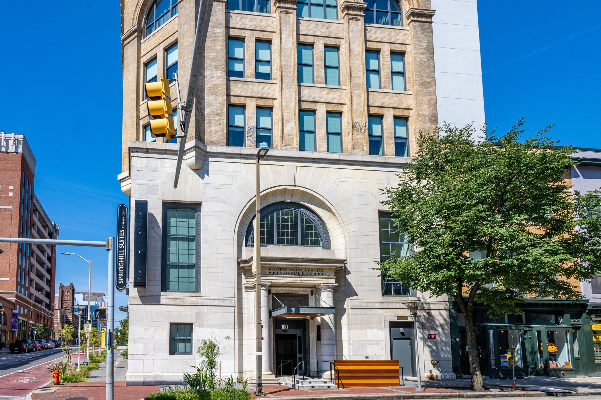  (Exterior view)