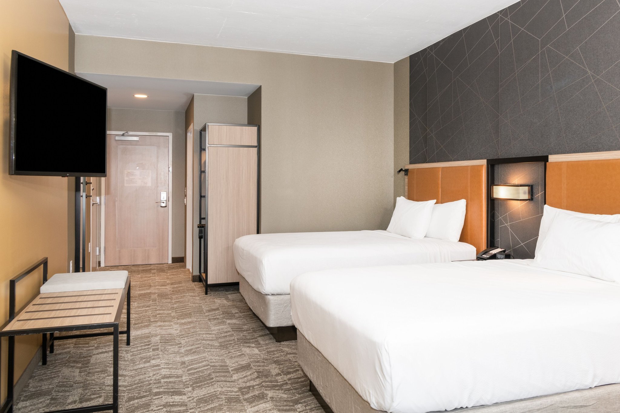  (Guest room)